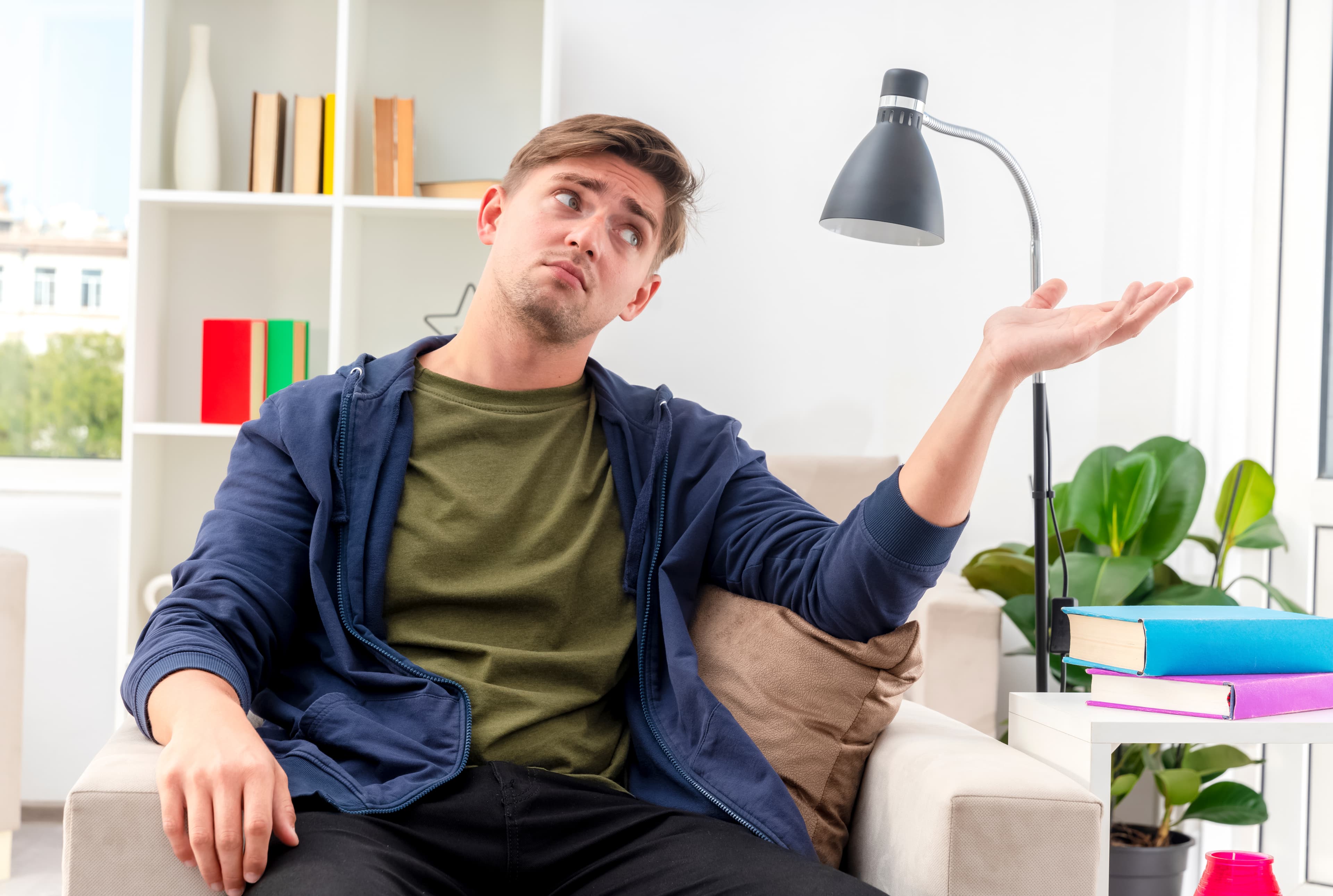 Étudiant réfléchissant à son expérience internationale